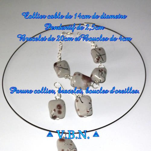 Parure collier cable, bracelet et boucles d'oreilles en perles imitation pierre grise et tache marron 