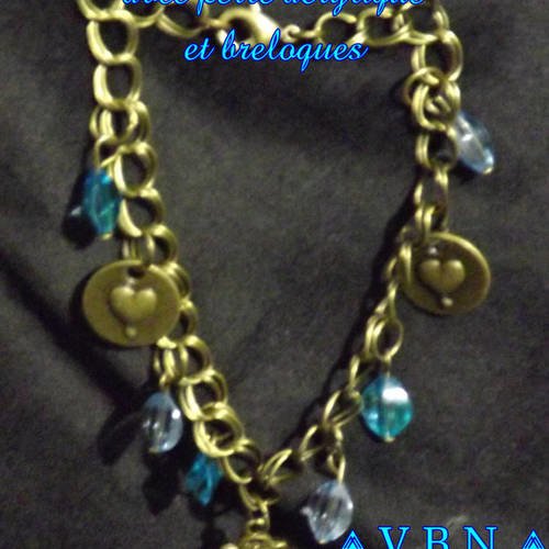 Bracelet bronze antique avec breloque love coeur, clés, et perles acrylique ovale bleu 
