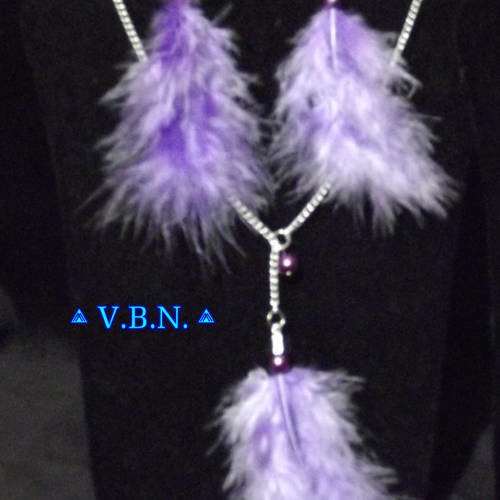 Parure plumes et métal argenté avec perles acrylique nacree de couleur pastel violet 