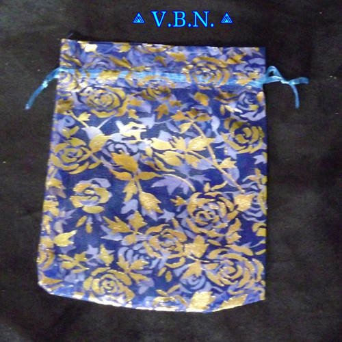 Sachet organza bleu avec motif rose couleur or 16x12,5 cm environ 