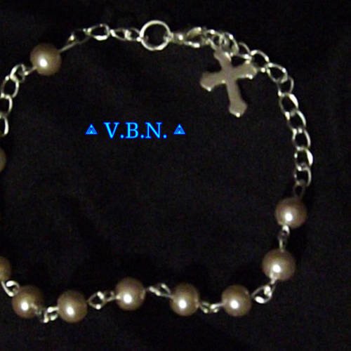 Bracelet dizainier couleur creme en perles  verre de 6mm . 