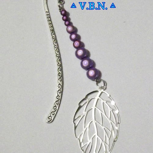 Marque page metal argente, avec perles magique violet