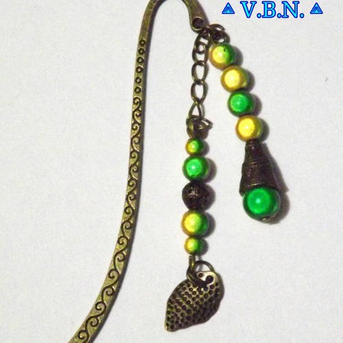 Marque page bronze antique, avec perles magique bi couleur vert jaune