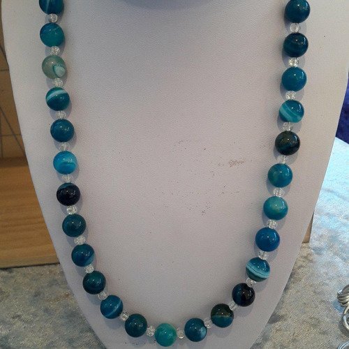 Collier avec des agates striées bleu