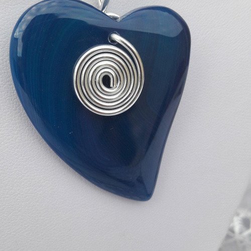 Collier composé d'un pendentif agate bleu