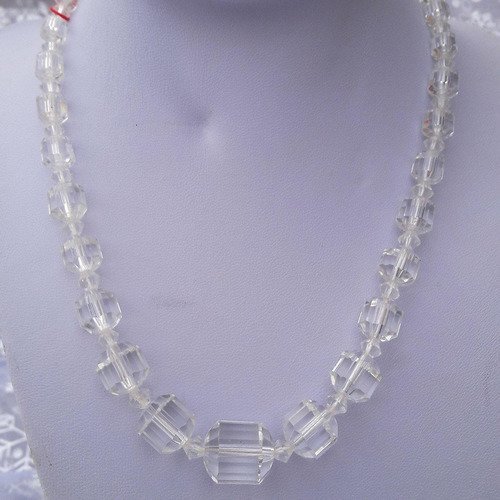 Collier composé de perles en cristal ancienne