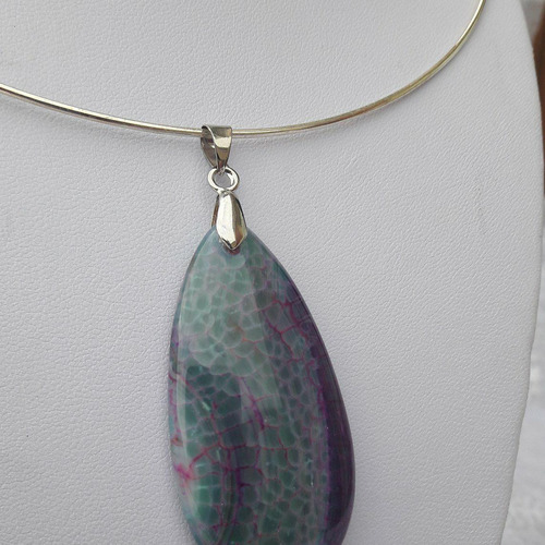 Collier composé d'un pendentif agate 