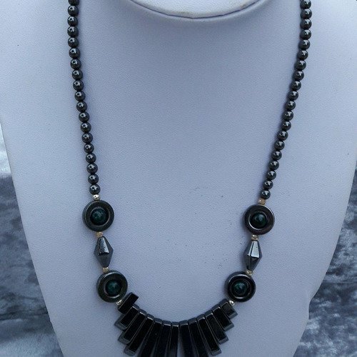 Collier avec des hématites