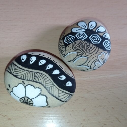 Galets peints à la main peinture sur galet acrylique noir et blanc roche ou pierre peinte à la main zen