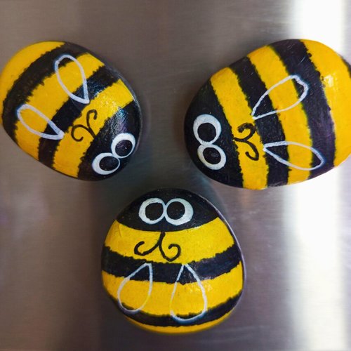 Galet peint abeille, peinture à la main sur galet abeille, petit caillou décoratif aimanté, aimant, porte-bonheur idée cadeau fête des