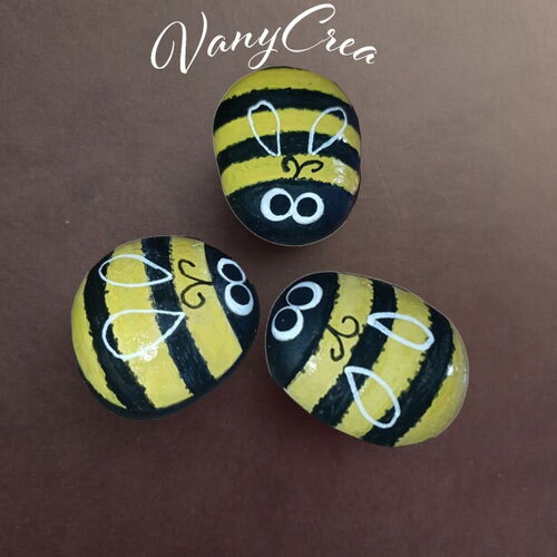 Galet peint abeille, peinture à la main sur galet abeille, petit caillou décoratif aimanté, aimant, porte-bonheur