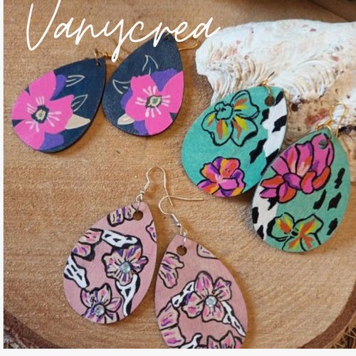 Boucle d'oreille fleurie goutte vert, rose, bleu, peinte à la main boucles d'oreilles en bois cadeau fête des mères pendante bijou unique