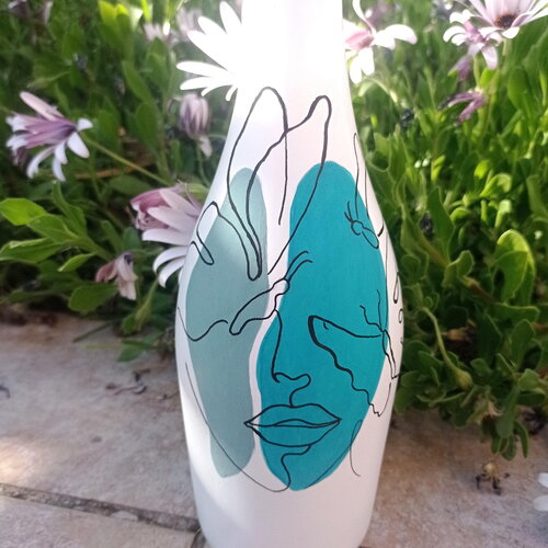 Peinture sur verre bouteille peinte main bouteille décorative décoration de table carafe recyclée vin vase cadeau personnalisé