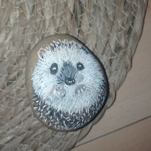 Galet peint à la main animaux herisson peinture sur galet hérisson caillou décoratif pierre animal idée cadeau