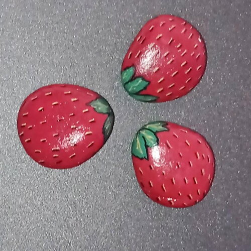 Galet peint fraise galet aimant porte-bonheur peinture sur pierre cailloux fraise caillou décoratif magnet