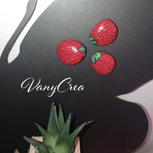 Galet peint fraise galet aimant porte-bonheur peinture sur pierre cailloux fraise caillou décoratif magnet