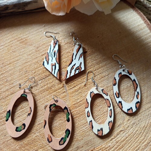Boucles d'oreilles légères peintes à la main bijoux uniques léopard en bois boucles d'oreilles en bois boucle léopard motif leopard