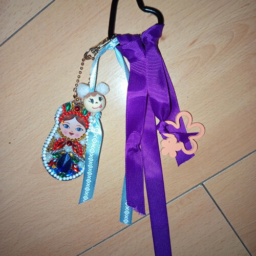 Porte-clé grigris ou bijou de sac avec accessoires diamond painting, poupée perle peinte à la main breloque porte-clés charms de sac