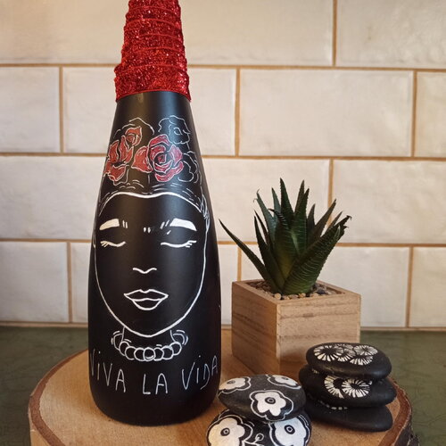 Bouteille en verre peinte à la main cadeau frida kahlo décoration de table bouteille decorative recyclée cadeau vase peint carafe eau