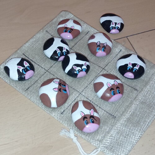 Jeu de morpion cadeau jeu enfant galet peint jeux enfant adulte morpion tic tac toe galets peints vache offrir jeu educatif