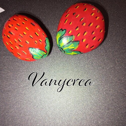 Fraise magnet. galet peint fraise. galet aimant magnet de frigo,  peinture sur galet aimanté magnet aimant de réfrigérateur