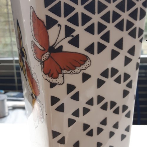 Vase "papillons" en porcelaine