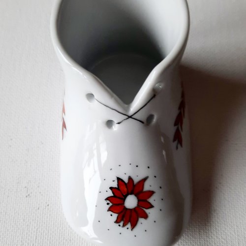 Chaussure bébé /  cadeau en porcelaine peint main