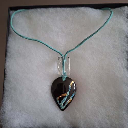 Pendentif en porcelaine noir , or , turquoise