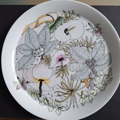 Plat floral en porcelaine