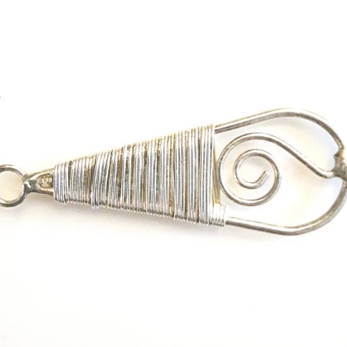 Pendentif en métal argenté 
