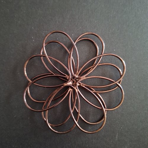Pendentif forme  rosace en métal