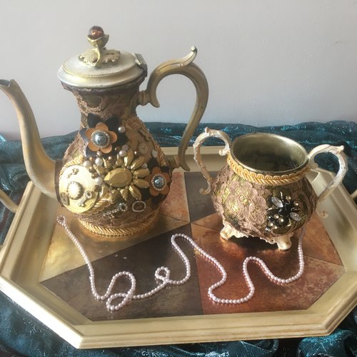 Set de thé décoratif orné d'une mosaïque de  bijoux ,
