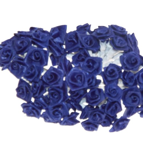 48 petites roses bleu roy. décoration de mariage