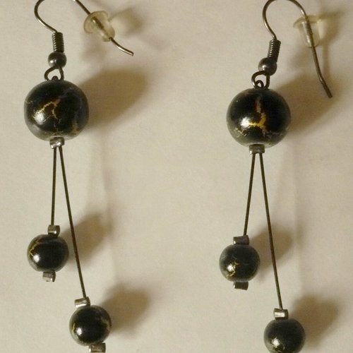 Boucles d'oreilles étincelle cracky noir et doré. bijoux mariage en cristal de swarovski.