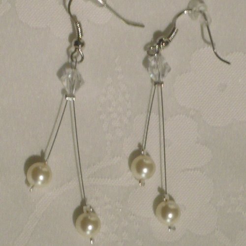 Boucles d'oreilles étincelle cristal et ivoire n°1. bijoux mariage en cristal de swarovski.