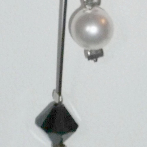 Boucles d'oreilles étincelle noir et blanche n°1. bijoux mariage en cristal de swarovski.