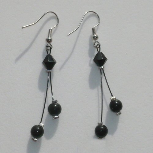 Boucles d'oreilles étincelle noir. bijoux mariage en cristal de swarovski.