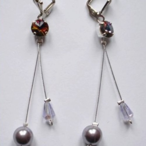 Boucles d'oreilles étincelle mauve. bijoux mariage en cristal de swarovski.