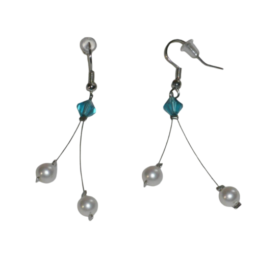 Boucles d'oreilles étincelle blanc et bleu n°1. création artisanale. bijoux mariage. en cristal autrichien.