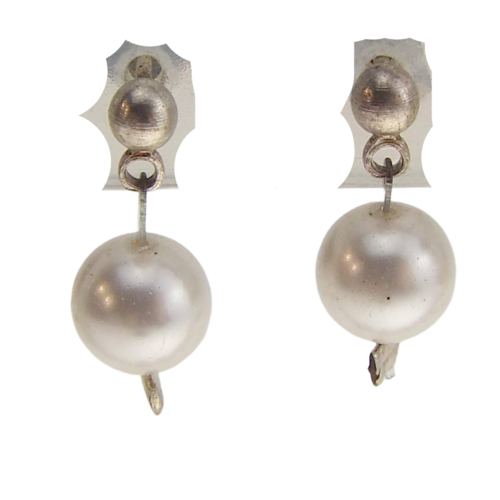 Boucles d'oreilles puce blanc nacré. bijoux mariage. en cristal autrichien