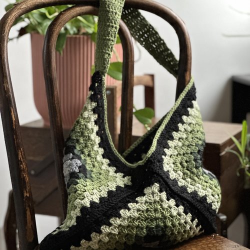 Sac à main au crochet en carré granny vert peridot