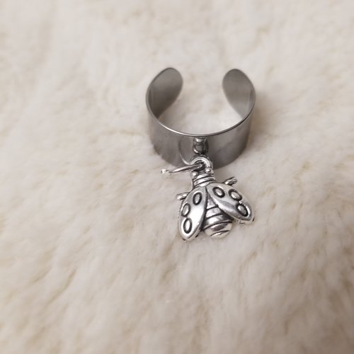 Bague réglable avec breloque coccinelle