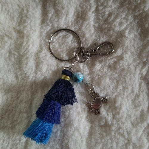 Porte clé avec pompon bleu crabe