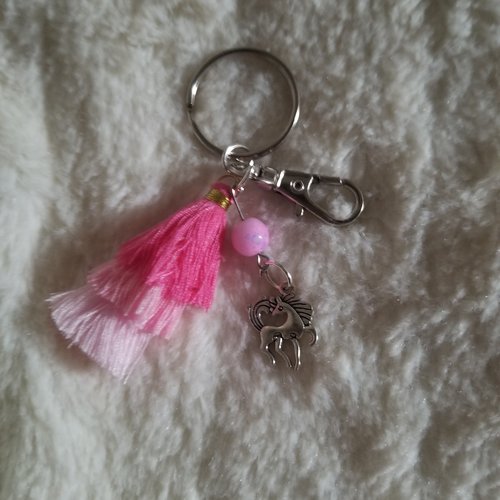 Porte clé avec pompon rose licorne
