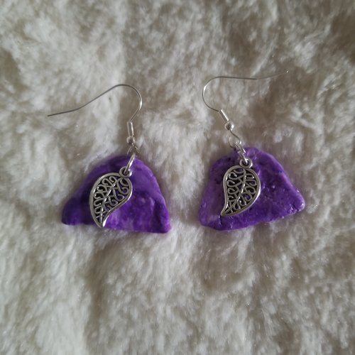 Boucles d'oreilles violet feuille