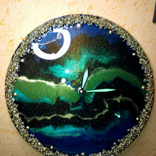 Horloge murale en résine époxy, pièce unique, fait main, 30cm diamètre, vert, bleu, noir et or, décoration maison, idée cadeau