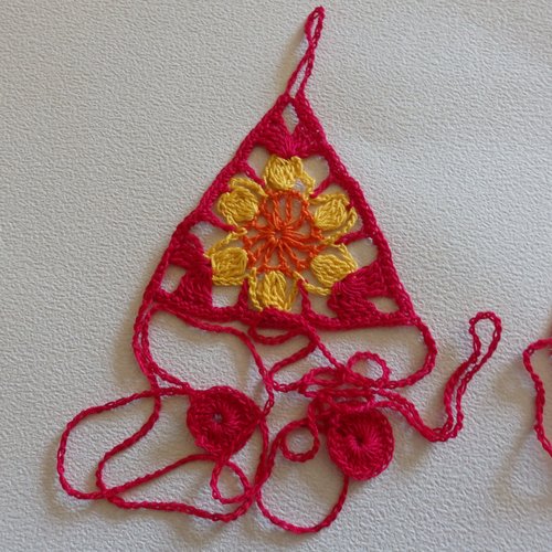 Bijoux de pieds au crochet, coloris rose fuchsia, jaune et orange