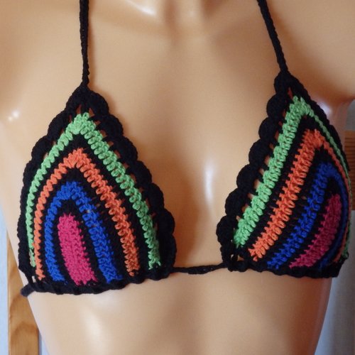 Bikini au crochet, coloris vifs
