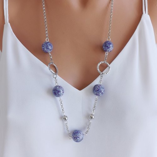 Collier long violet et bleu en perles artisanales pour femme