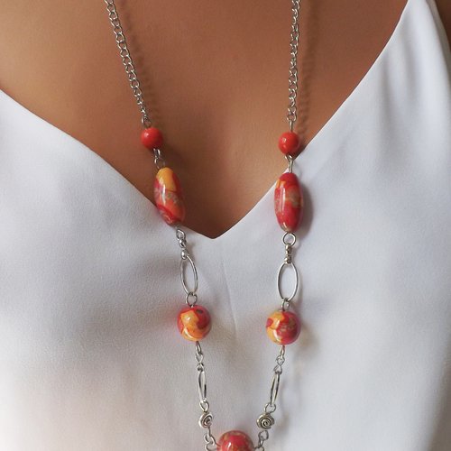 Sautoir rouge et orange, perles artisanales sur chaîne